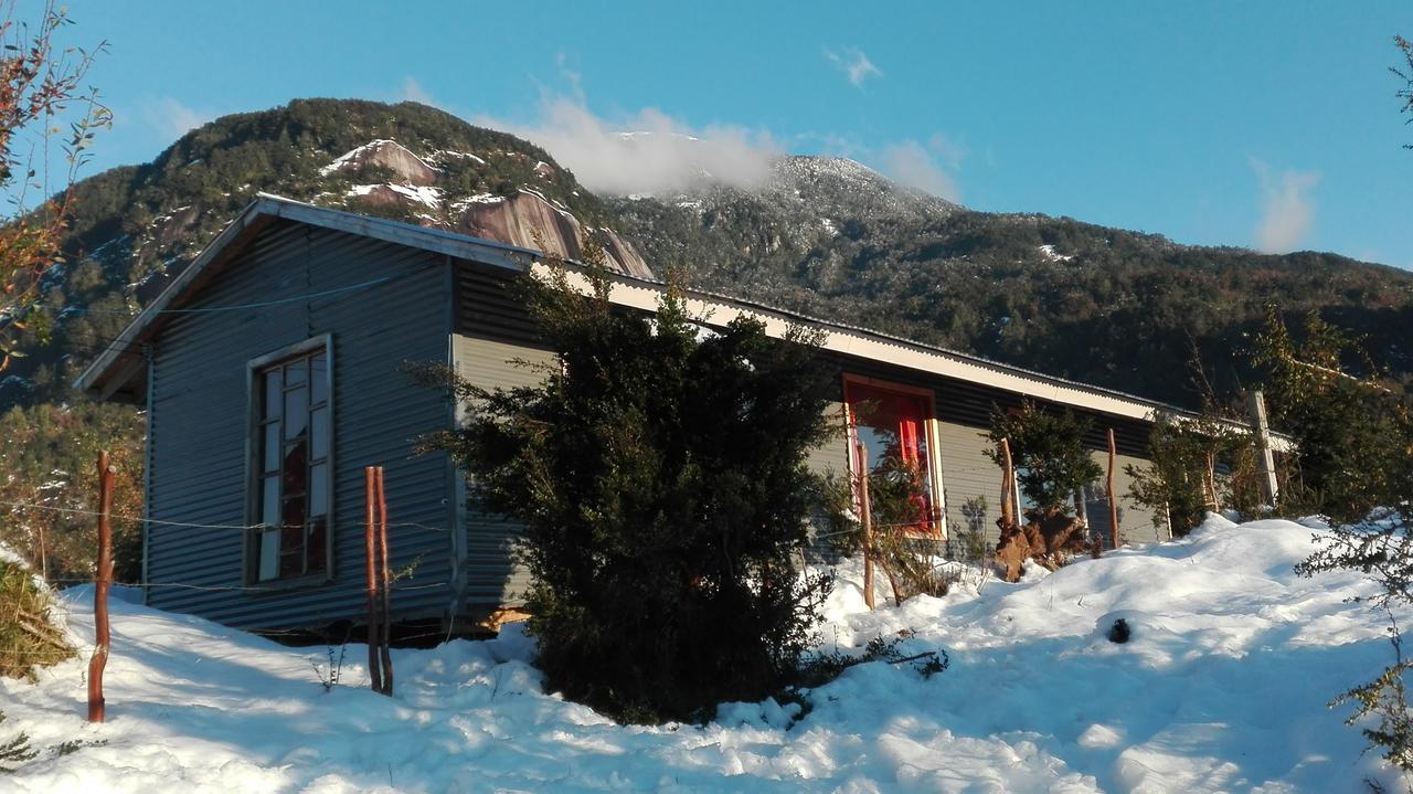 Cabanas Lomas Del Salto Hotel Puerto Chacabuco Exterior photo